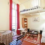 Charming Accommodation In The Heart Of The Marais