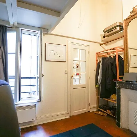 Charming Accommodation In The Heart Of The Marais